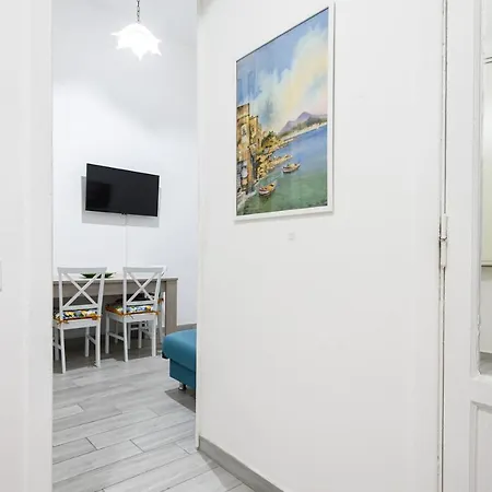 Vico Mastellone 16 Daire Napoli